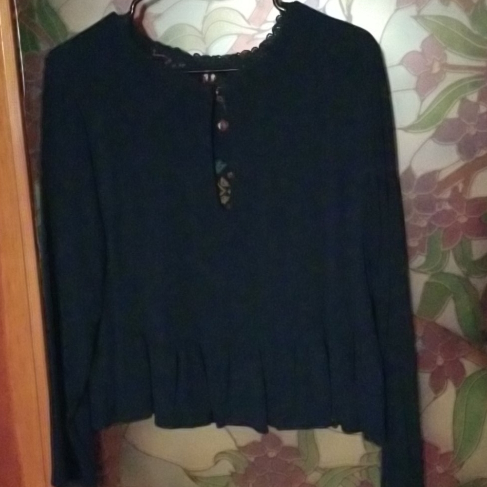 Embroidered top - Picture 2 of 7